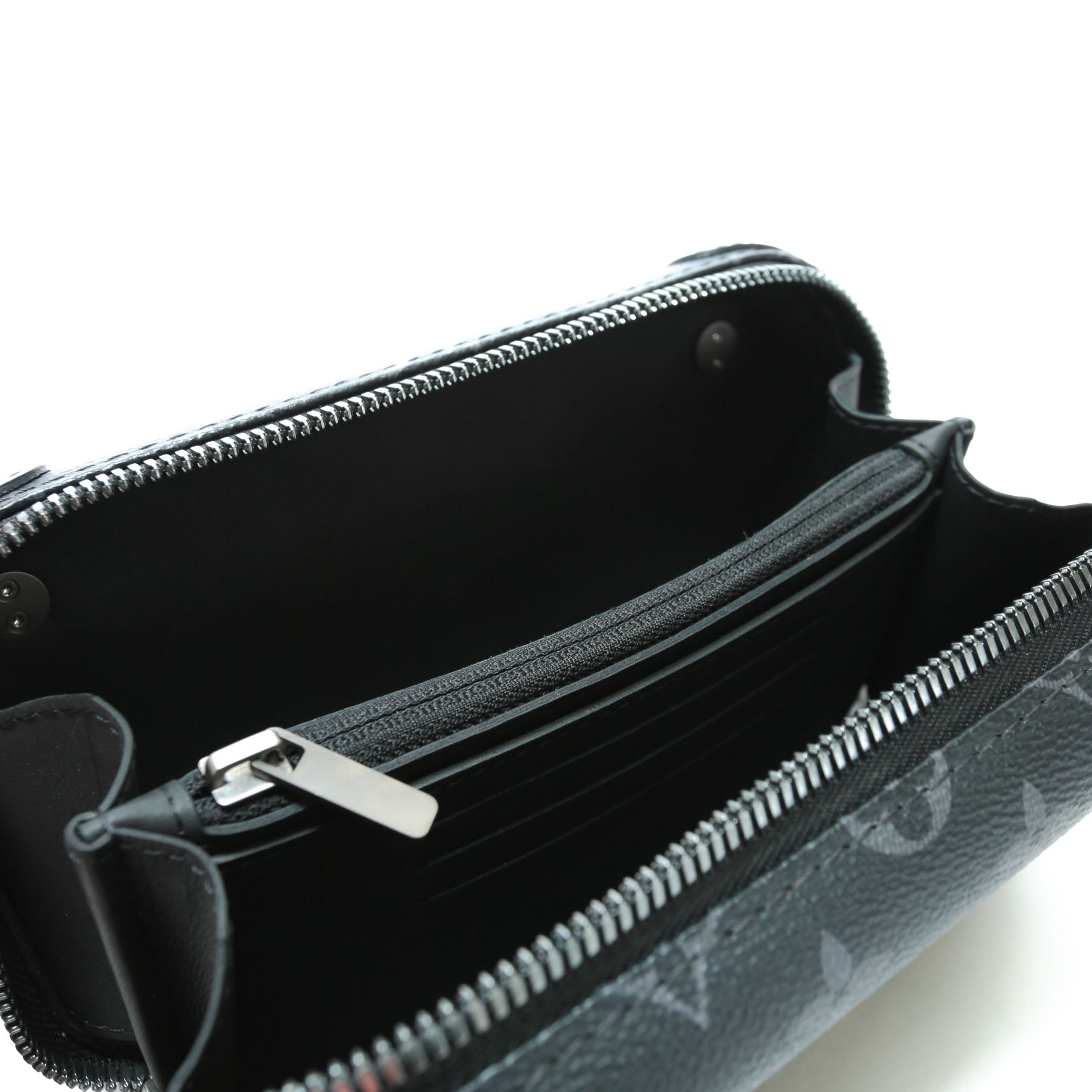Louis Vuitton Monogram Eclipse Horizon Belt Bag (SHG-kWCRhb) – LuxeDH