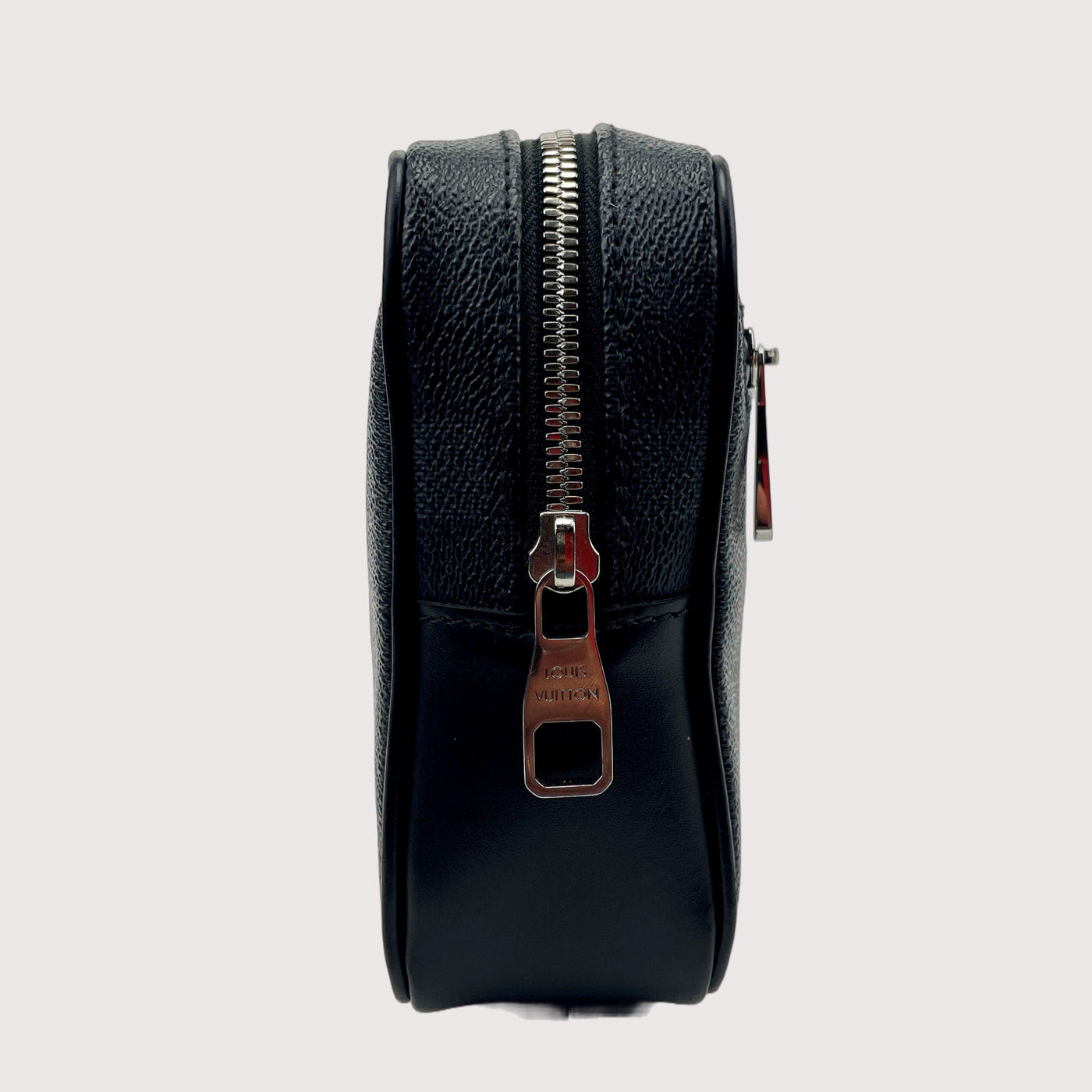 Louis Vuitton LV Kasai clutch new Grey Leather ref.518342 - Joli Closet